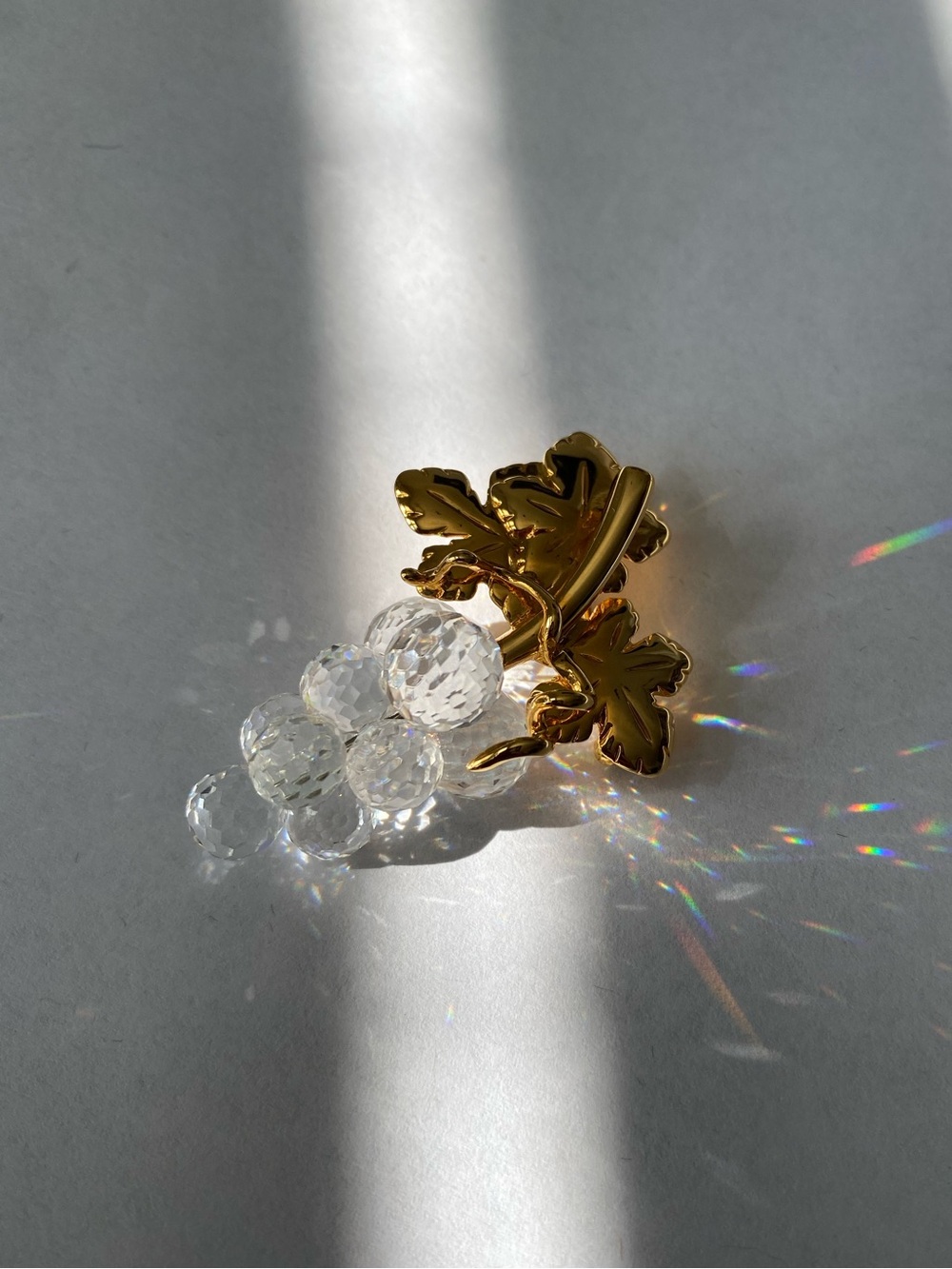 Swarovski Crystal Grape Cluster Gold toned Leaf Brooch Stamped Vintage